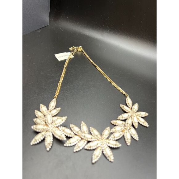 Talbots Overlapping Flower Necklace - Picture 2 of 9